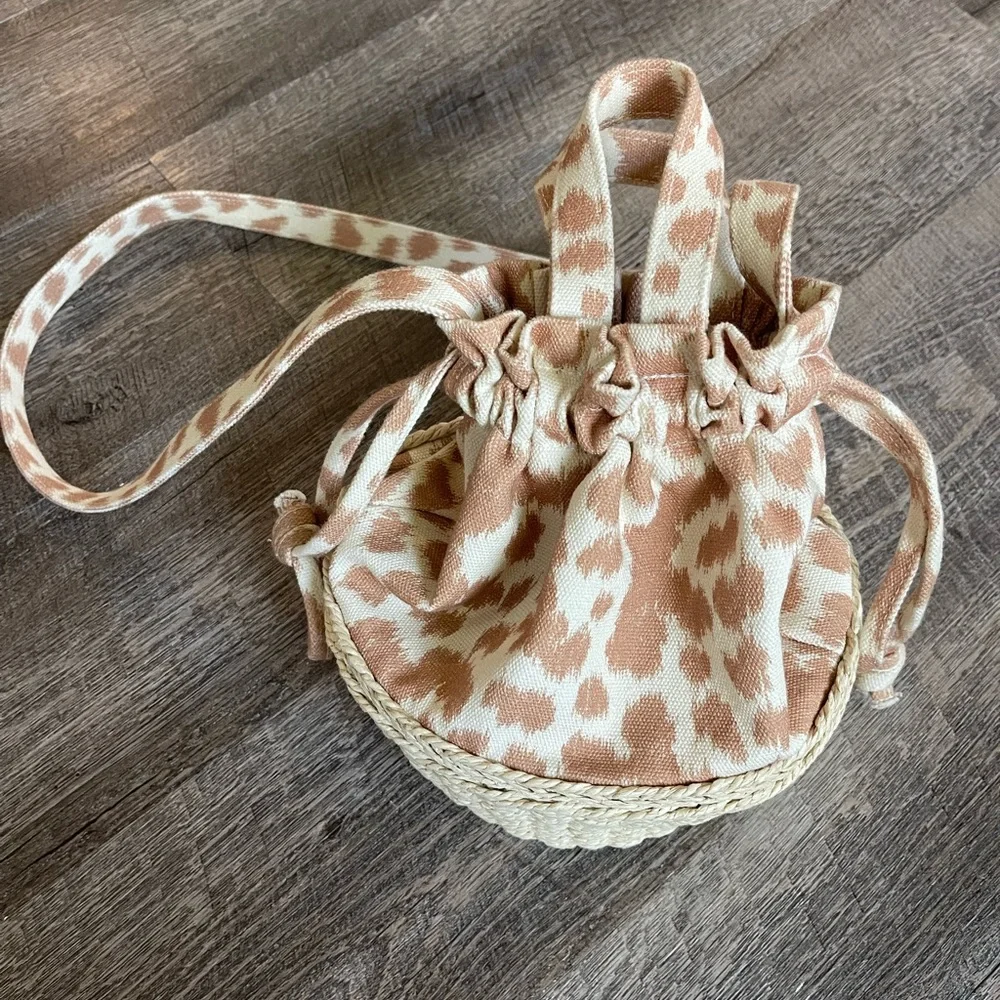 NWOT Aerie straw bottom bucket bag - Picture 2 of 11